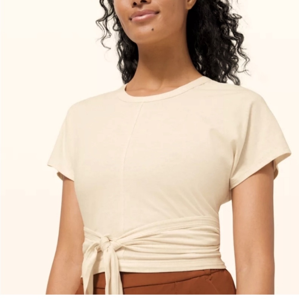 Lululemon It’s a Tie Short Sleeve, size 6-8